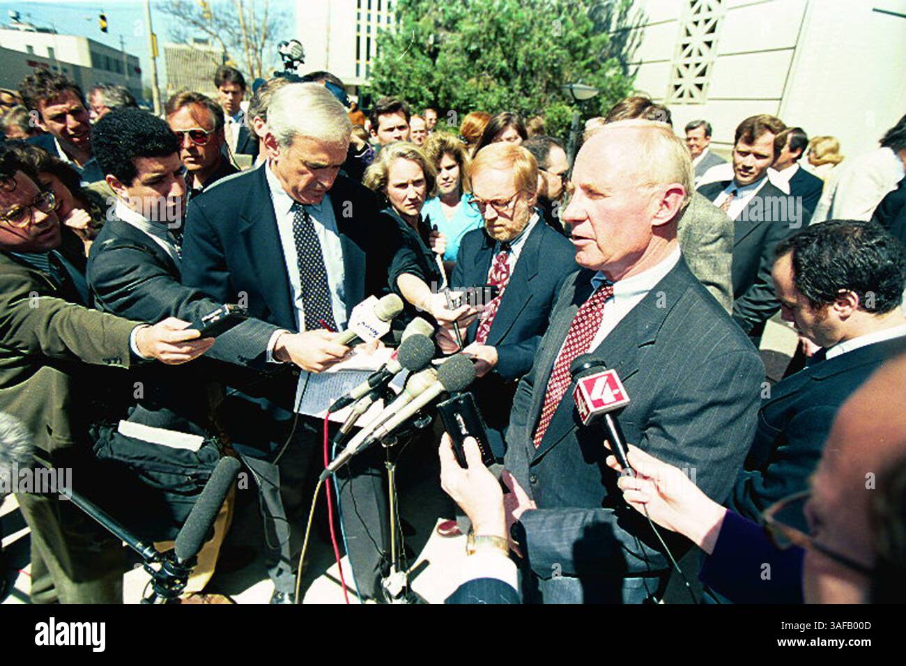 August 1996; Little Rock, Arkansas, USA; er ist Teil des Wildwasser-Skandals, ROBERT FISKE. Whitewater, der populäre Name für ein gescheitertes Arkansas Immobilienunternehmen der Whitewater Development Corp. In den 1970er Jahren waren Gouverneur Bill Clinton und seine Frau Hillary Rodham Clinton Partner; der Name wird auch für die politischen Auswirkungen dieses Projekts verwendet. . (Bild: Spencer Tirey/ZUMAPRESS.com) Stockfoto