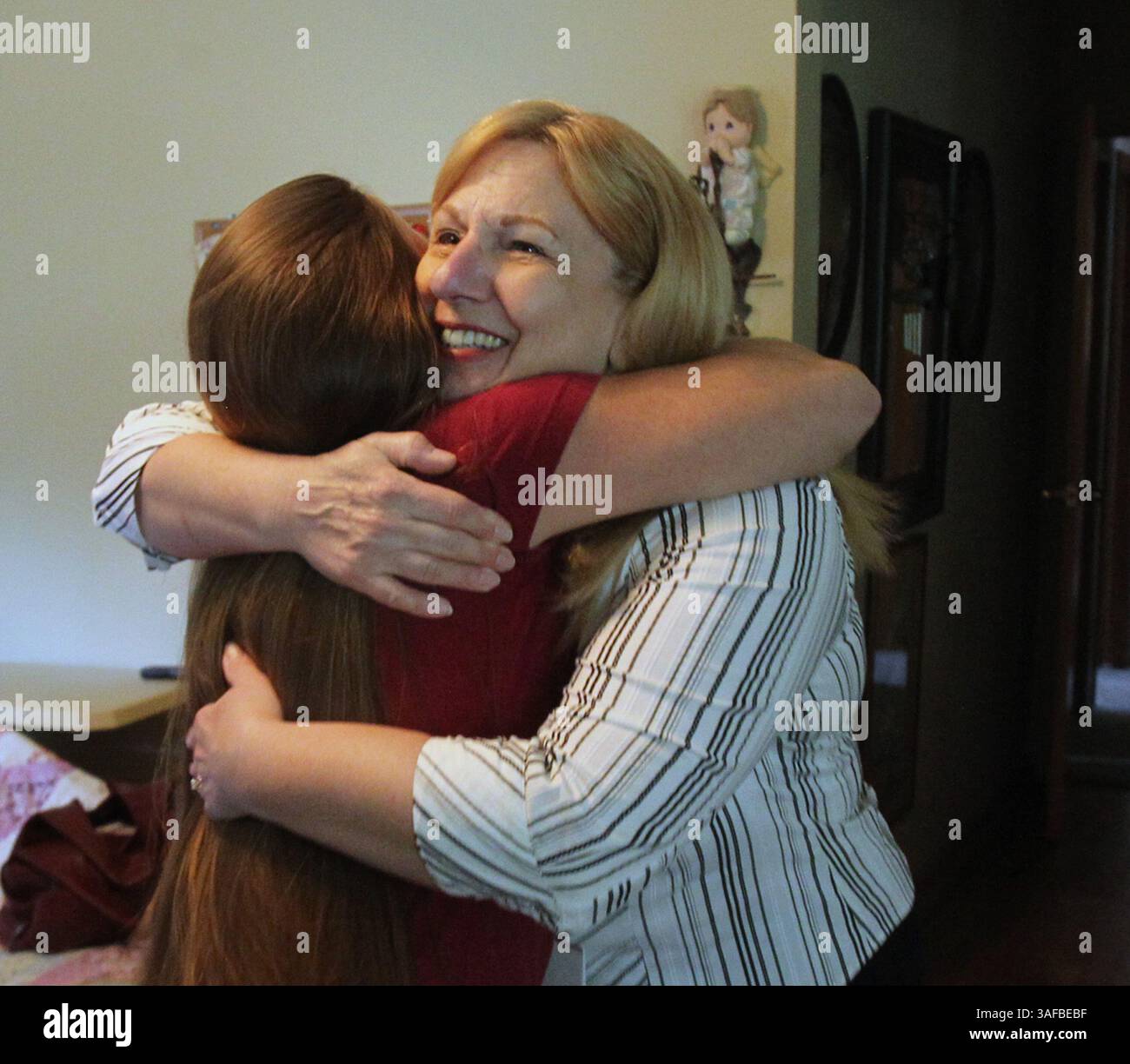 25. April 2012 – Munroe Falls, OH, USA – Kathy Bailey, rechts ...