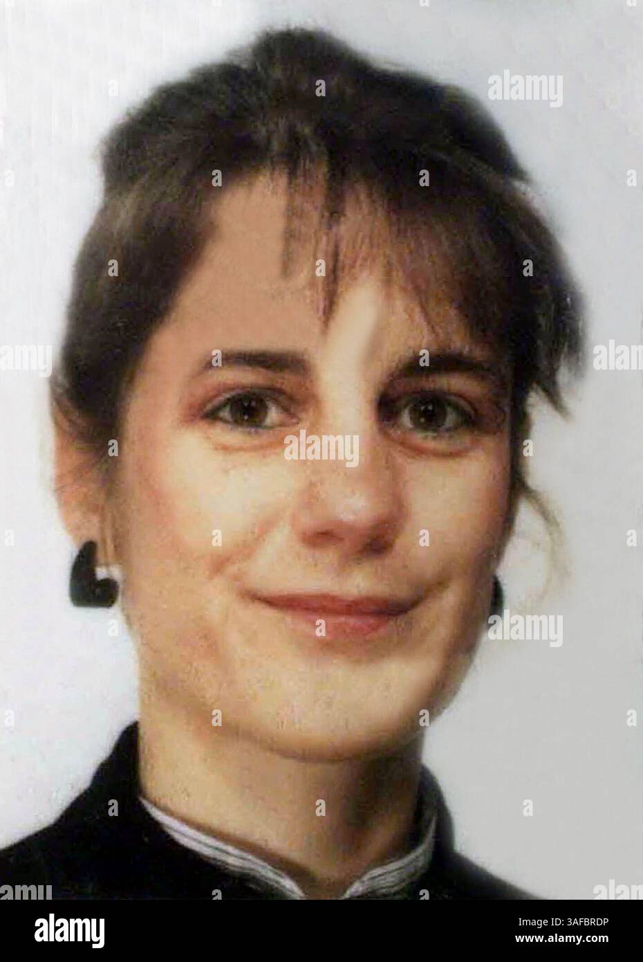 November 2000; Wien, Österreich; ANDREA KLUMP, ein mutmaßliches Mitglied der Terrorgruppe der Roten Armee in Deutschland. Klump, der wegen versuchten Mordes angeklagt wird, bestritt, jemals zur linken Gruppe gehört zu haben. Der erste Tag ihrer Verhandlung begann am Dienstag, den 28. November 2000, in Stuttgart. (Kreditbild: ZUMA Press/ZUMAPRESS.com) Stockfoto