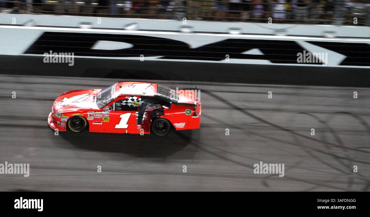 6. Juli 2012 - Daytona Beach, FL, USA - Kurt Busch feiert am Freitag, 6. Juli 2012 auf dem Daytona International Speedway in Daytona Beach, Florida, den Sieger der NASCAR Nationwide-Serie Subway Jalapeno 250. (Kreditbild: © Joe Burbank/Orlando Sentinel/MCT/ZUMAPRESS.com) Stockfoto