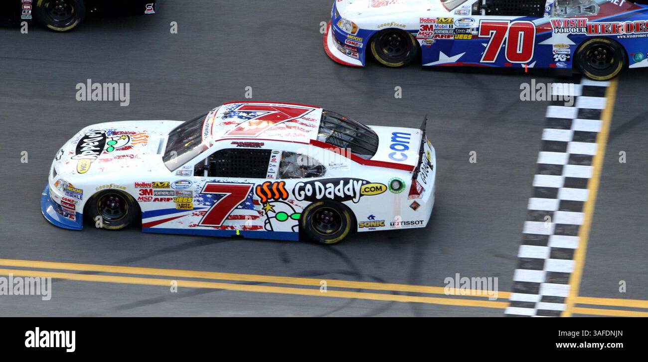 6. Juli 2012 - Daytona Beach, FL, USA - Danica Patrick (7) fährt während der NASCAR Nationwide-Serie Subway Jalapeno 250 auf dem Daytona International Speedway in Daytona Beach, Florida, Freitag, 6. Juli 2012. (Kreditbild: © Joe Burbank/Orlando Sentinel/MCT/ZUMAPRESS.com) Stockfoto