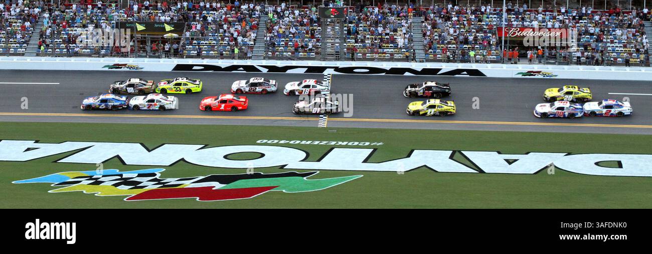 6. Juli 2012 - Daytona Beach, FL, USA - das Rennen beginnt am Freitag, 6. Juli 2012 mit der NASCAR Nationwide-Serie Subway Jalapeno 250 auf dem Daytona International Speedway in Daytona Beach, Florida. (Kreditbild: © Joe Burbank/Orlando Sentinel/MCT/ZUMAPRESS.com) Stockfoto