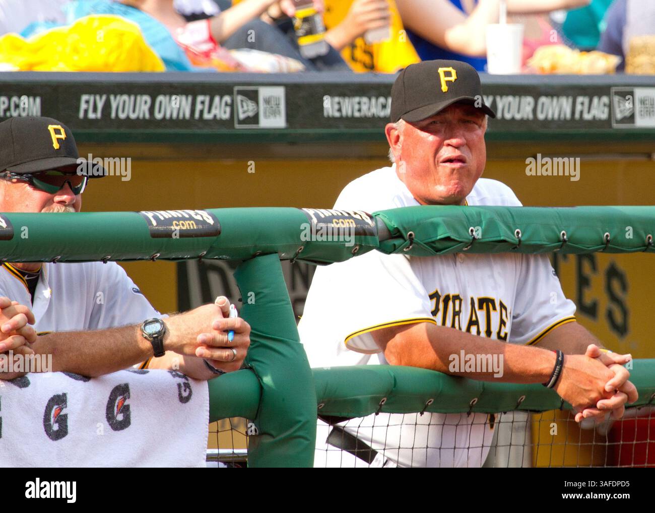 7. Juli 2012: Piratenmanager Clint Hürdle #13 sieht während des Spiels zwischen den San Francisco Giants und den Pittsburgh Pirates im PNC Park in Pittsburgh, PA. (Bild: © Aaron Doster/Cal Sport Media/ZUMAPRESS.com) Stockfoto
