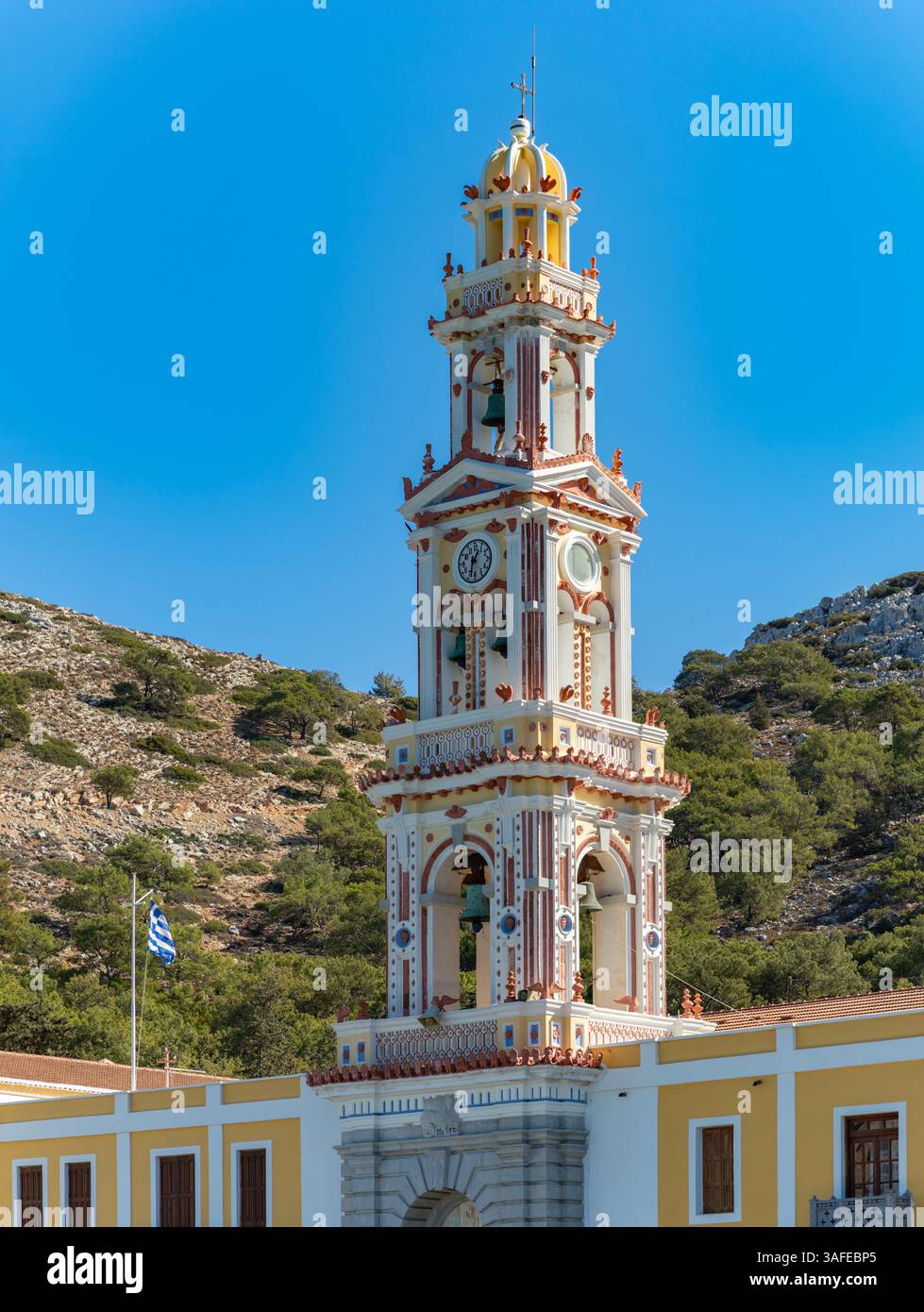 Ein Bild des Turms im Heiligen Kloster des Taxiarchen Michael Panormitis. Stockfoto