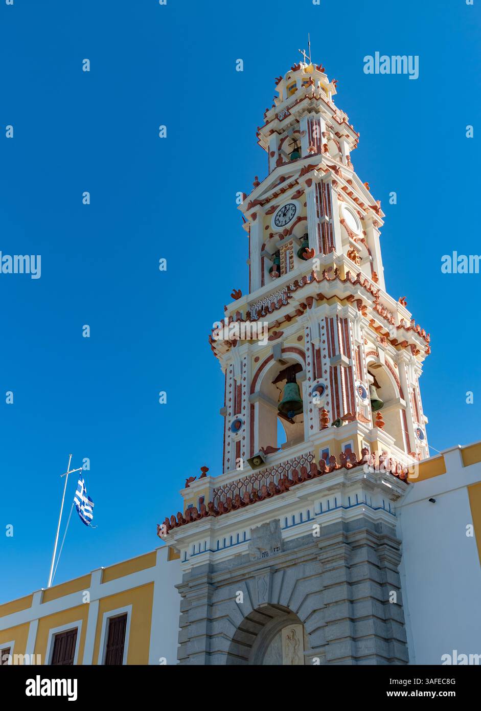 Ein Bild des Turms im Heiligen Kloster des Taxiarchen Michael Panormitis. Stockfoto