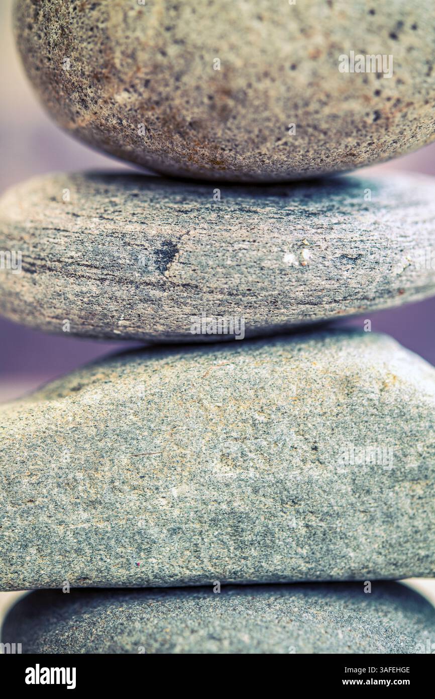 Detail der Steine, die übereinander balanciert sind Stockfoto