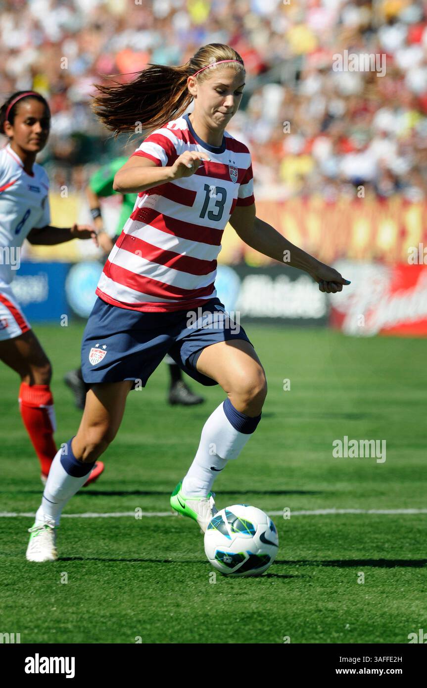 1. September 2012: US-Stürmer Alex Morgan (13) besiegte Costa Rica 8-0 in einem ausstellbaren Frauenfußballspiel im Sahlen's Stadium in Rochester, NY. (Kreditbild: © Alan Schwartz/Cal Sport Media/ZUMAPRESS.com) Stockfoto