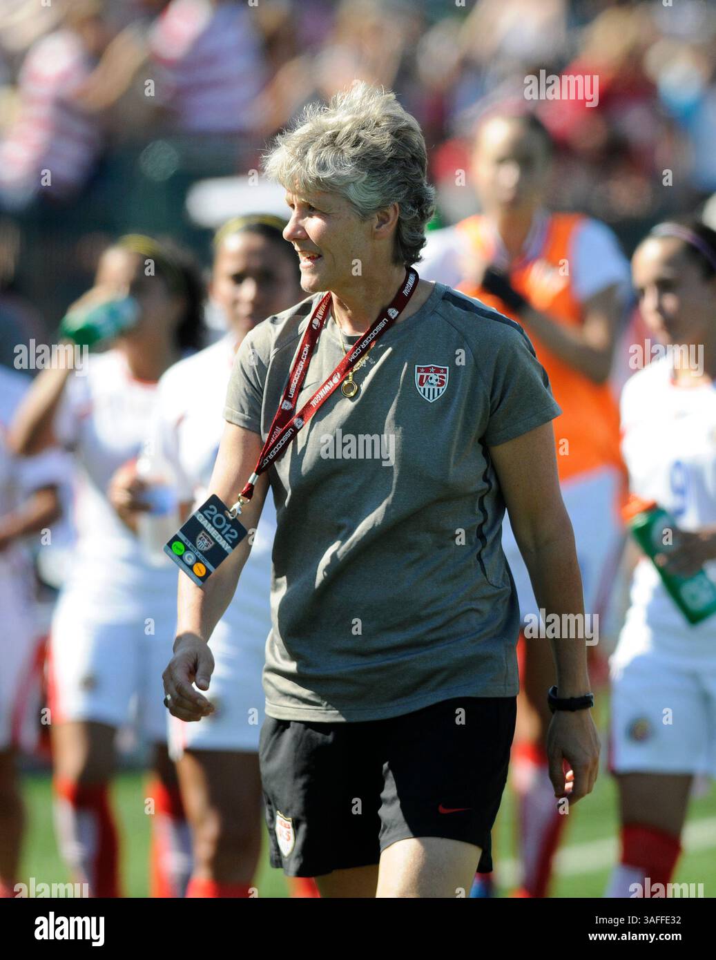 1. September 2012: US-Cheftrainer Pia Sundhage verlässt das Feld, nachdem die USA Costa Rica 8-0 in einem Ausstellungs-Frauenfußballspiel im Sahlen's Stadium in Rochester, NY, besiegt hatten. (Kreditbild: © Alan Schwartz/Cal Sport Media/ZUMAPRESS.com) Stockfoto
