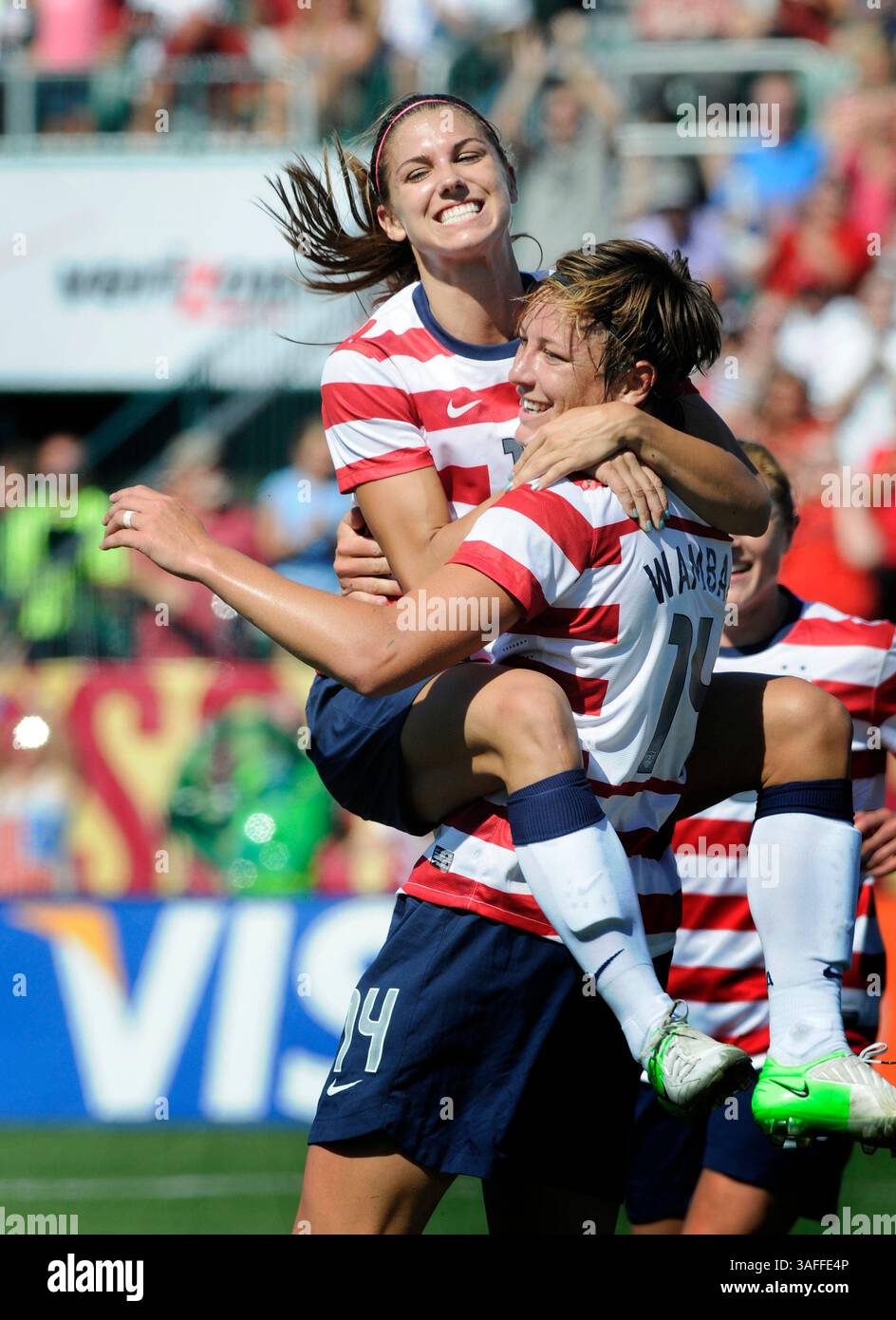 1. September 2012: Die US-Stürmer Alex Morgan (13) und Abby Wambach (14) feiern ein Tor, als die Vereinigten Staaten Costa Rica 8-0 in einem ausstellbaren Frauenfußballspiel im Sahlen's Stadium in Rochester, NY, besiegten. (Kreditbild: © Alan Schwartz/Cal Sport Media/ZUMAPRESS.com) Stockfoto