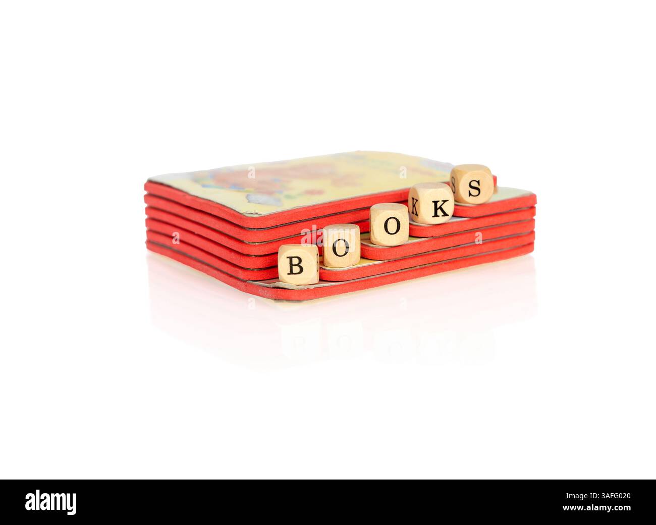 Ein Babybuch mit den Holzblöcken mit dem Wort „Buch“ für Buchstabe B Stockfoto