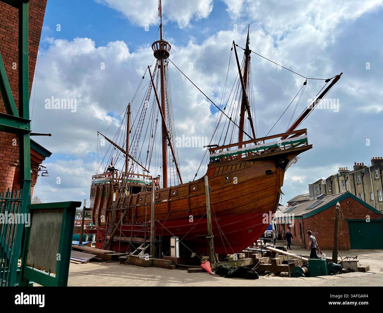 Das Matthew-Segelschiff im Trockendock wird repariert. Underfall Yard, Bristol Floating Harbour, Bristol, England, Vereinigtes Königreich. März 2025. Stockfoto