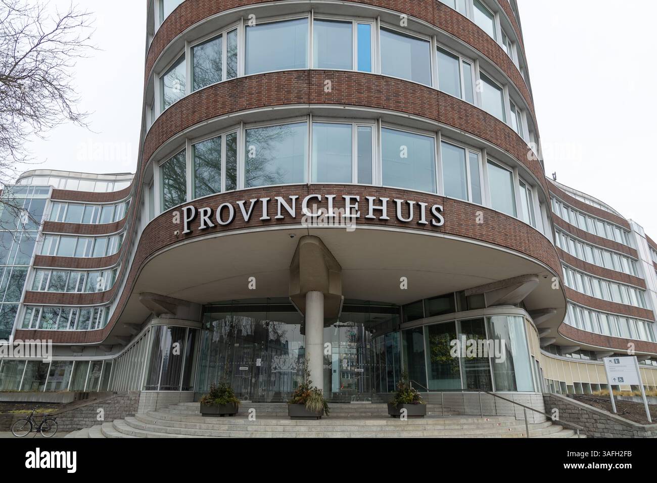 Den Haag, Niederlande. 15. Februar 2025. Provinciehuis Zuid Holland übersetzt Provincial House. Stockfoto