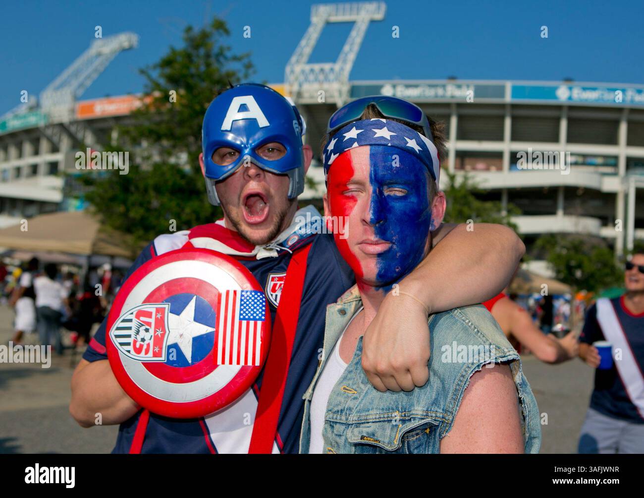 26. Mai 2012: USA-Fans feiern vor dem Start der Action zwischen den USA und Schottland im EverBank Field in Jacksonville, Florida. (Bild: © Gray Quetti/Cal Sport Media/ZUMAPRESS.com) Stockfoto