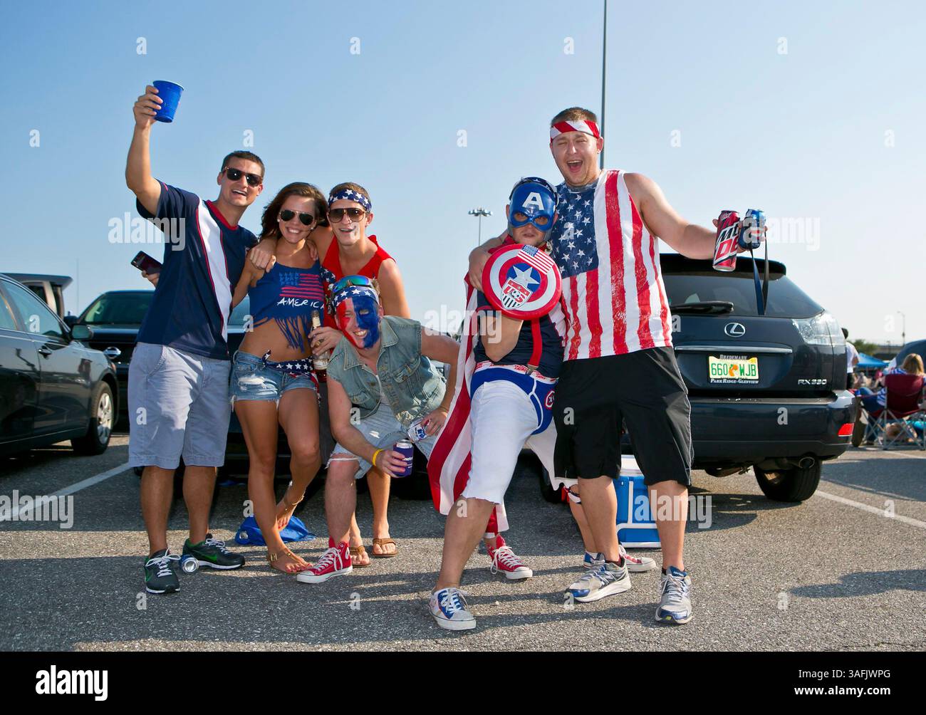 26. Mai 2012: USA-Fans feiern vor dem Start der Action zwischen den USA und Schottland im EverBank Field in Jacksonville, Florida. (Bild: © Gray Quetti/Cal Sport Media/ZUMAPRESS.com) Stockfoto