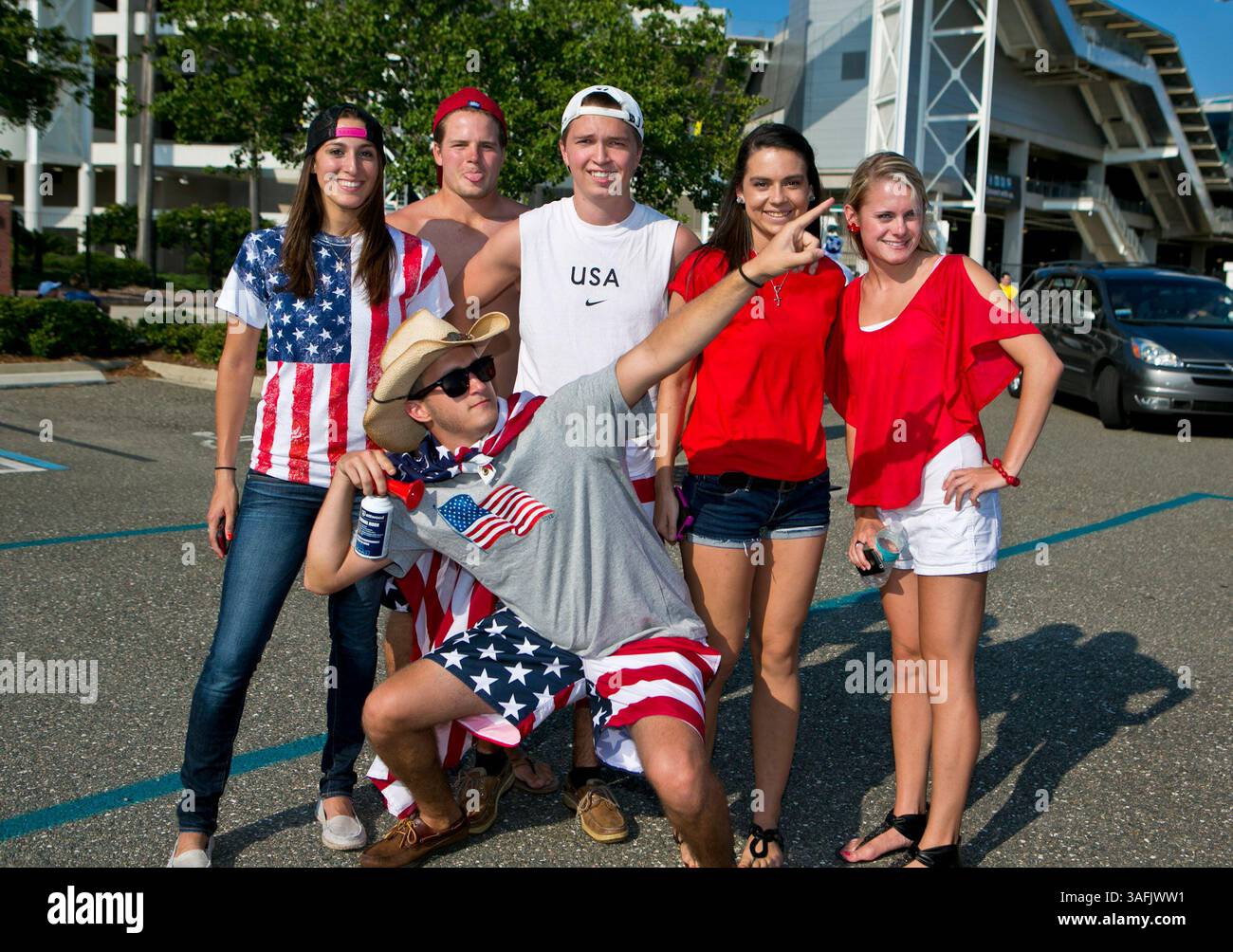 26. Mai 2012: USA-Fans feiern vor dem Start der Action zwischen den USA und Schottland im EverBank Field in Jacksonville, Florida. (Bild: © Gray Quetti/Cal Sport Media/ZUMAPRESS.com) Stockfoto