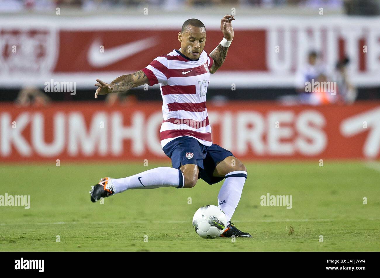 26. Mai 2012: US-Nationalmannschaft M Jermaine Jones (13) tritt während der Action zwischen den USA und Schottland auf dem EverBank Field in Jacksonville, Florida. (Bild: © Gray Quetti/Cal Sport Media/ZUMAPRESS.com) Stockfoto