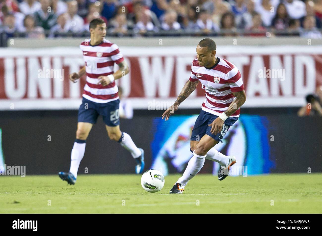 26. Mai 2012: Jermaine Jones (13) kontrolliert das Dribble zwischen den USA und Schottland im EverBank Field in Jacksonville, Florida. (Bild: © Gray Quetti/Cal Sport Media/ZUMAPRESS.com) Stockfoto