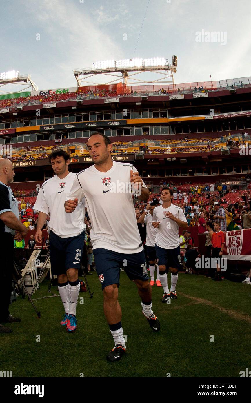 30. Mai 2012: US-Stürmer Landon Donovan (10) tritt während eines Spiels zwischen Brasilien und den USA auf dem Fed Ex Field in Landover, Maryland, ein. Brasilien besiegte die USA mit 4:1. (Kreditbild: â Kostas Lymperopoulos/Cal Sport Media)(Kreditbild: © Kostas Lymperopoulos/Cal Sport Media/ZUMAPRESS.com) Stockfoto