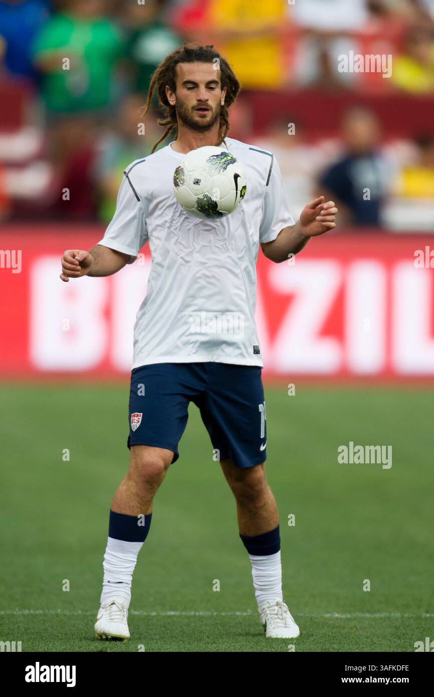 30. Mai 2012: US-Mittelfeldspieler Kyle Beckerman (14) wärmt sich während eines Spiels zwischen Brasilien und den USA auf dem Fed Ex Field in Landover, Maryland auf. Brasilien besiegte die USA mit 4:1. (Kreditbild: â Kostas Lymperopoulos/Cal Sport Media)(Kreditbild: © Kostas Lymperopoulos/Cal Sport Media/ZUMAPRESS.com) Stockfoto