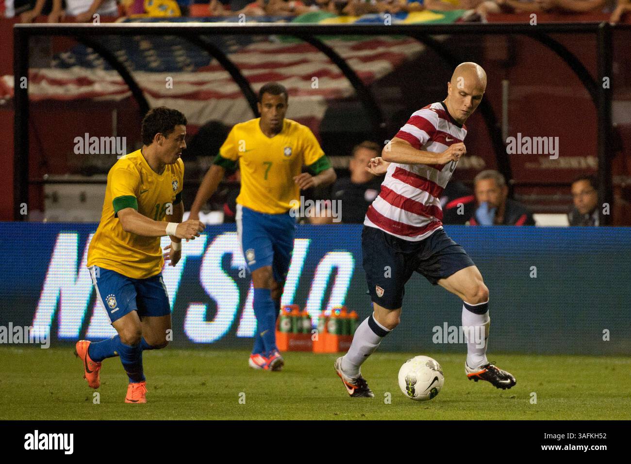 30. Mai 2012: US-Mittelfeldspieler Michael Bradley (4) in einem Spiel zwischen Brasilien und den USA beim Fed Ex Field in Landover, Maryland. Brasilien besiegte die USA mit 4:1. (Kreditbild: â Kostas Lymperopoulos/Cal Sport Media)(Kreditbild: © Kostas Lymperopoulos/Cal Sport Media/ZUMAPRESS.com) Stockfoto