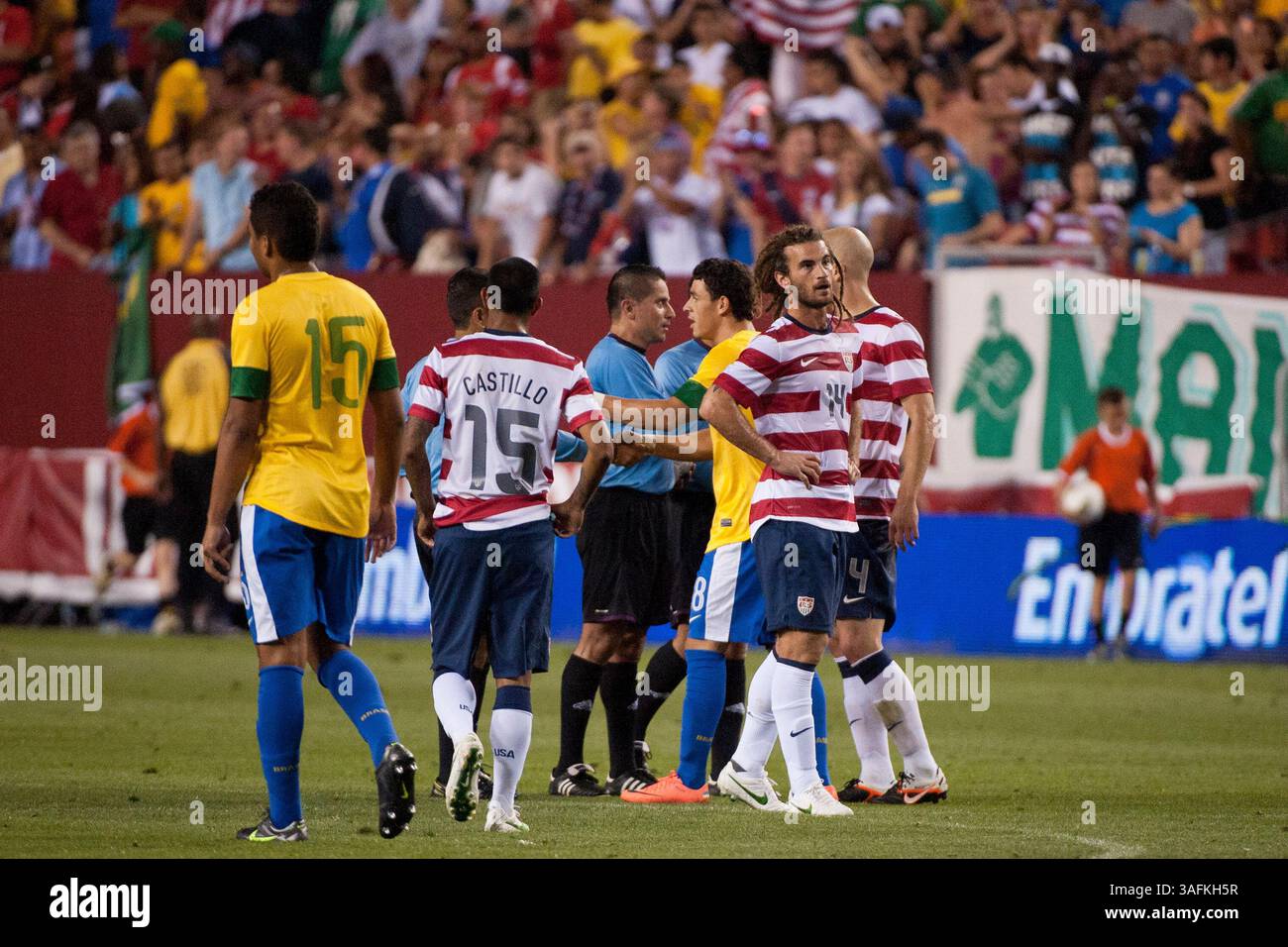 30. Mai 2012: US-Mittelfeldspieler Kyle Beckerman mit den Händen auf den Hüften während eines Spiels zwischen Brasilien und den USA im Fed Ex Field in Landover, Maryland. Brasilien besiegte die USA mit 4:1. (Kreditbild: â Kostas Lymperopoulos/Cal Sport Media)(Kreditbild: © Kostas Lymperopoulos/Cal Sport Media/ZUMAPRESS.com) Stockfoto
