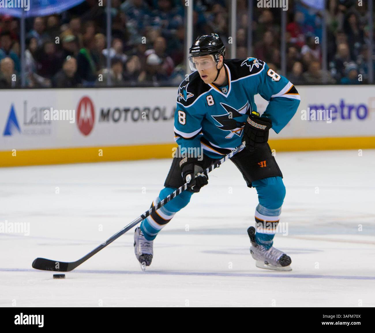17. März 2012: Joe Pavelski arbeitet im HL-Hockeyspiel zwischen den Detroit Red Wings und den San Jose Sharks im HP Pavilion in San Jose, CA. Die Sharks besiegten die Redwings 3-2 in Überstunden. â© Damon Tarver/Cal Sport Media(Kreditbild: © Damon Tarver/Cal Sport Media/ZUMAPRESS.com) Stockfoto