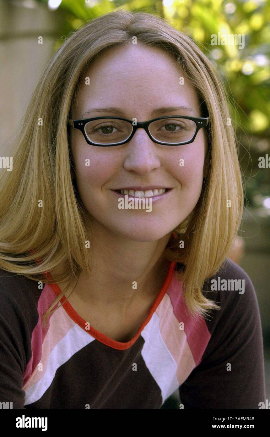 Dieses Foto wurde am Montag, den 9. Februar 2004 aufgenommen. Geschichte über die Ausstellung der Hearth Gallery, die etwa 50 Porträts von 77 Kindern enthält, die zur Adoption berechtigt sind. Etwa 40 örtliche Fotografen gaben freiwillig ihre Fähigkeiten für die Fotos ein. Jesse Miller (Bild: St. Petersburg Times/ZUMAPRESS.com) Stockfoto