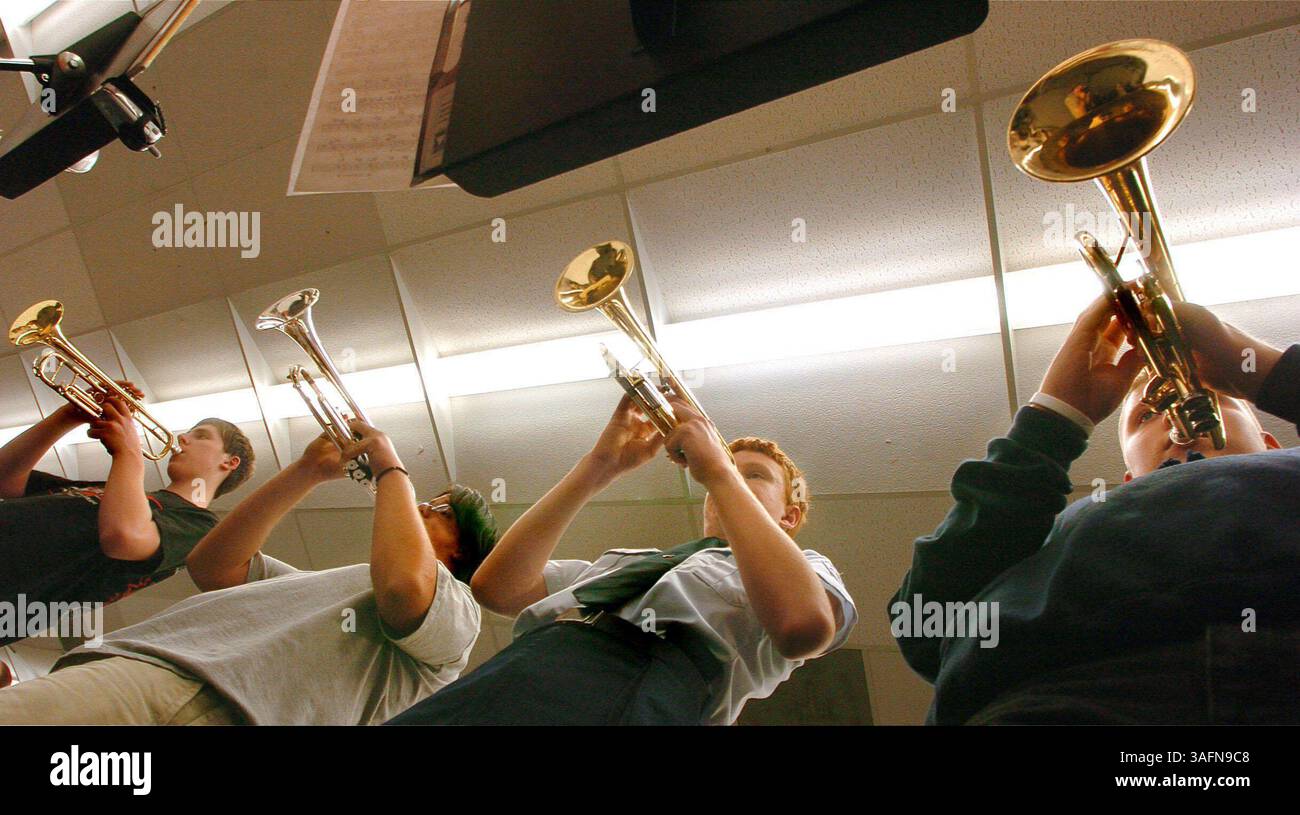 BILDUNTERSCHRIFT: (03.08.2005, Inverness): (l-r)James Potts, 16, 10. Klasse; Justin Saslo, 17. Klasse, 11. Klasse; Ridge Krawczyk, 15. Klasse, 10. Klasse und Michael Mullen, 14. Klasse, 9. Klasse. Die Citrus Swing Band probt an der Citrus High School. Die Band tritt am Dienstag auf der Citrus County Fair auf (Credit Image: St Petersburg Times/ZUMAPRESS.com) Stockfoto