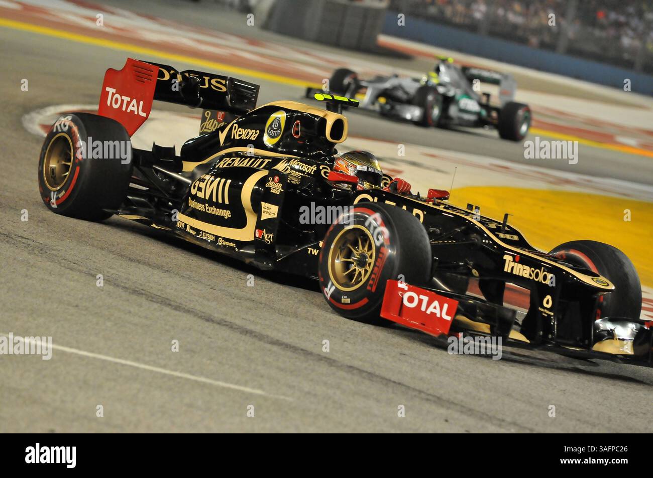 23. September 2012 - Singapur, Singapur - Romain Grosjean (FRA) Lotus F1 Team Fahrer steuert sein Auto im Finale des Formel 1 Grand Prix 2012 von Singapur. (Bild: © Robertus Pudyanto/ZUMAPRESS.com) Stockfoto