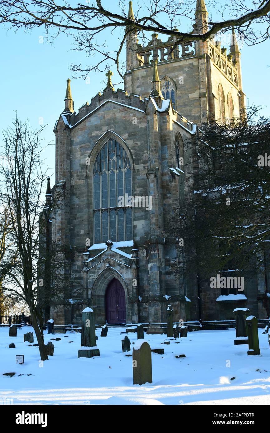 dunfermline Abbey im Winter mit Schnee Stockfoto
