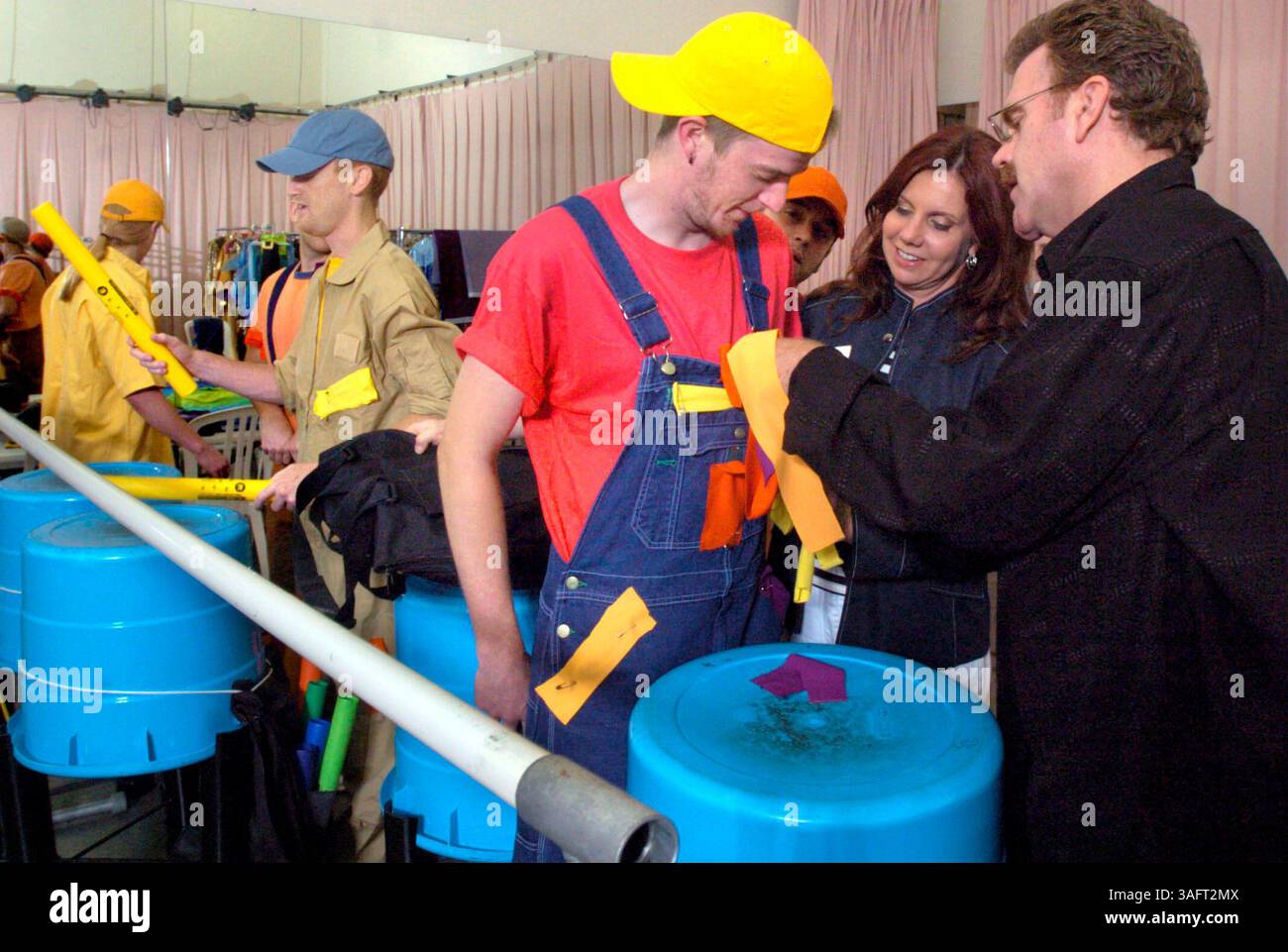 TITEL 25/06 Tampa, Fla.) Fotos wurden in Busch Gardens in Tampa von Nancy Hutson, 40, aufgenommen. Im Abschnitt „Business“ wird eine Geschichte über Personen veröffentlicht, die nach Teilzeit oder in weniger Sommerjobs in leitende Positionen in Unternehmen aufgestiegen sind. Fotos wurden am Donnerstag gemacht (25.05.06).***Foto 1. Im Vordergrund, von links: Andy Burnette (cq), Nancy Hutson (cq) und Loren D. Bracewell (cq) (Credit Image: St Petersburg Times/ZUMAPRESS.com) Stockfoto