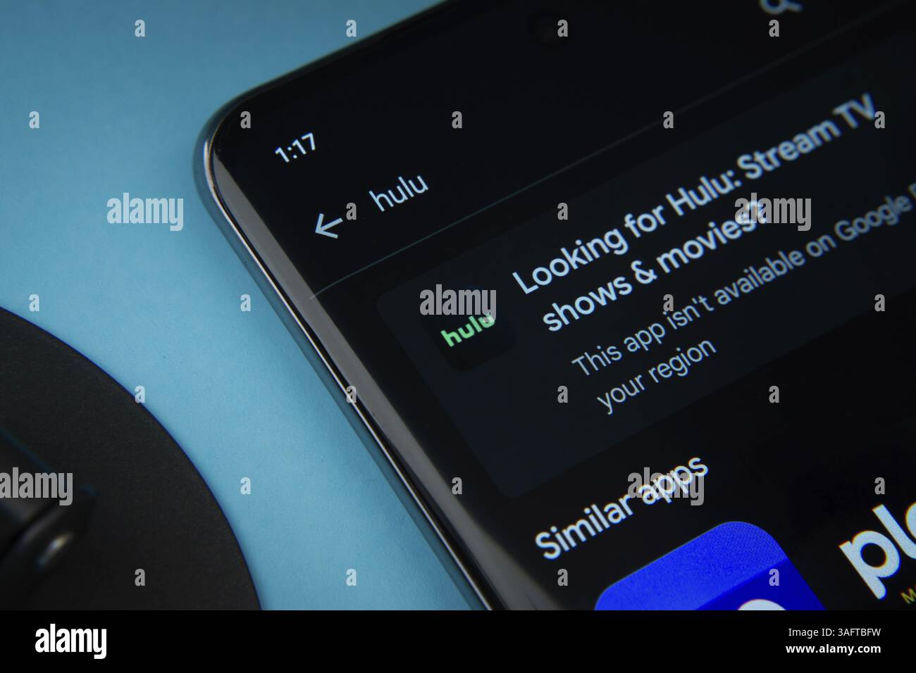 Die hulu App von Google Playstore wird auf einem Smartphone-Bildschirm angezeigt Stockfoto