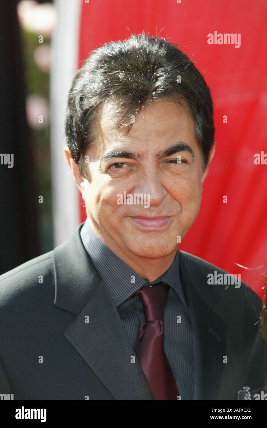September 2004; Los Angeles, CA, USA; EMMYS 2004: Schauspieler JOE MANTEGNA kommt zu den 56. jährlichen Primetime Emmy Awards, die im Shrine Auditorium gehalten werden. (Bild: Glenn Weiner/ZUMAPRESS.com) Stockfoto