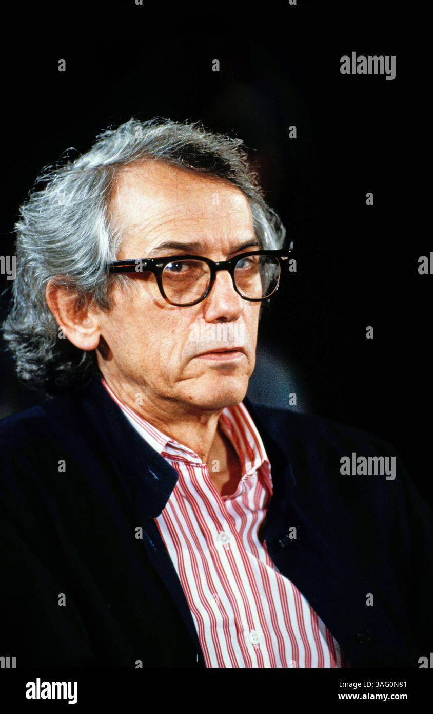 Der bulgarische Künstler Christo Vladimirov Javacheff, alias Christo Wladimirow Jawaschew, alias Christo, er wurde berühmt mit seinen spektakulären Verhüllungsaktionen an Gebäuden und Bauwerken, die er gemeinsam mit seiner Frau Jeanne-Claude realisierte, Portrait, um 1995. Stockfoto