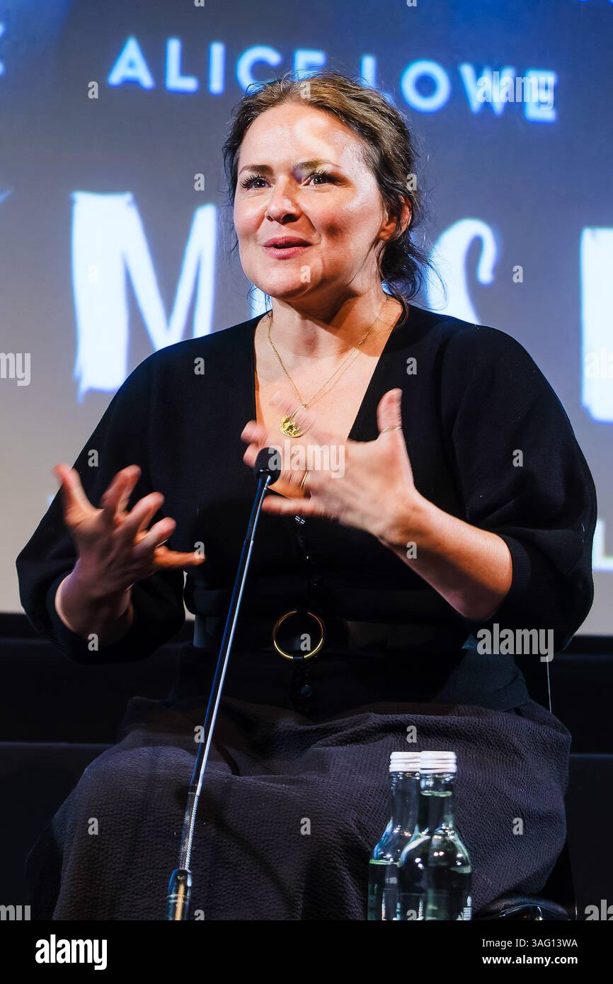 London, Großbritannien. April 2025. Emiliana Torrini auf der Bühne bei Mark Kermode in 3D. Bildnachweis: Julie Edwards./Alamy Live News Stockfoto