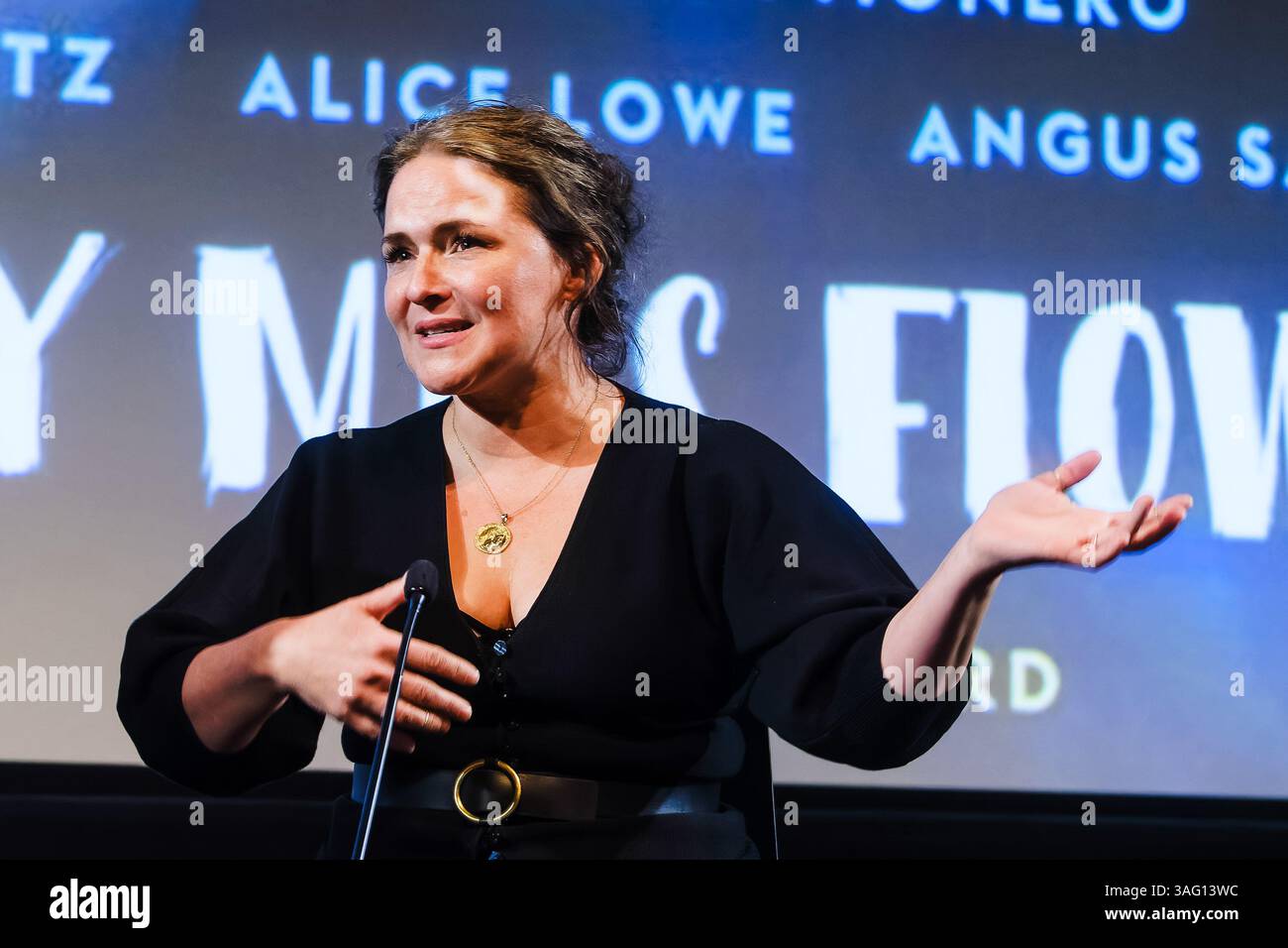 London, Großbritannien. April 2025. Emiliana Torrini auf der Bühne bei Mark Kermode in 3D. Bildnachweis: Julie Edwards./Alamy Live News Stockfoto