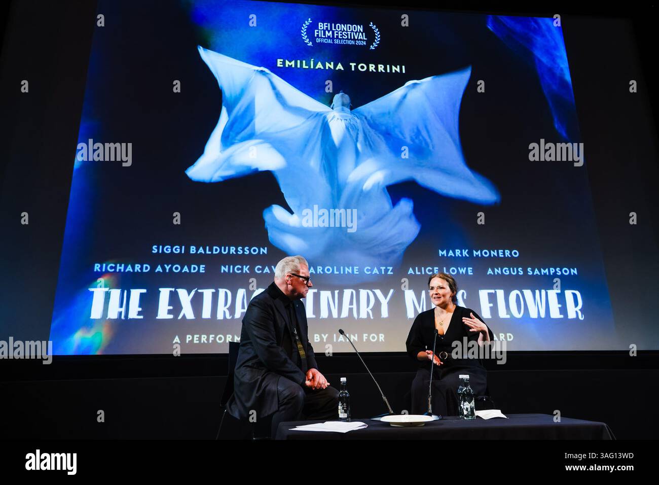 London, Großbritannien. April 2025. Mark Kermode und Emiliana Torrini auf der Bühne im Mark Kermode in 3D Bildnachweis: Julie Edwards./Alamy Live News Stockfoto