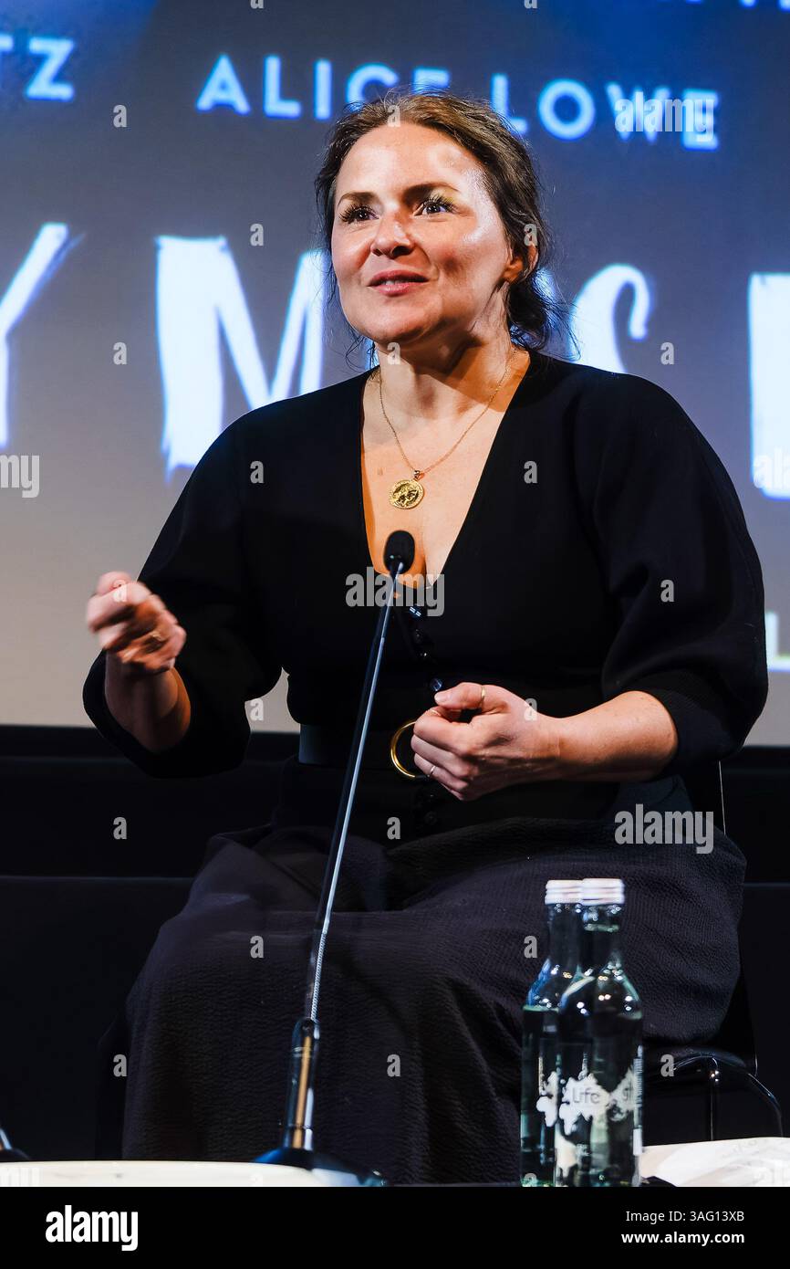 London, Großbritannien. April 2025. Emiliana Torrini auf der Bühne bei Mark Kermode in 3D. Bildnachweis: Julie Edwards./Alamy Live News Stockfoto