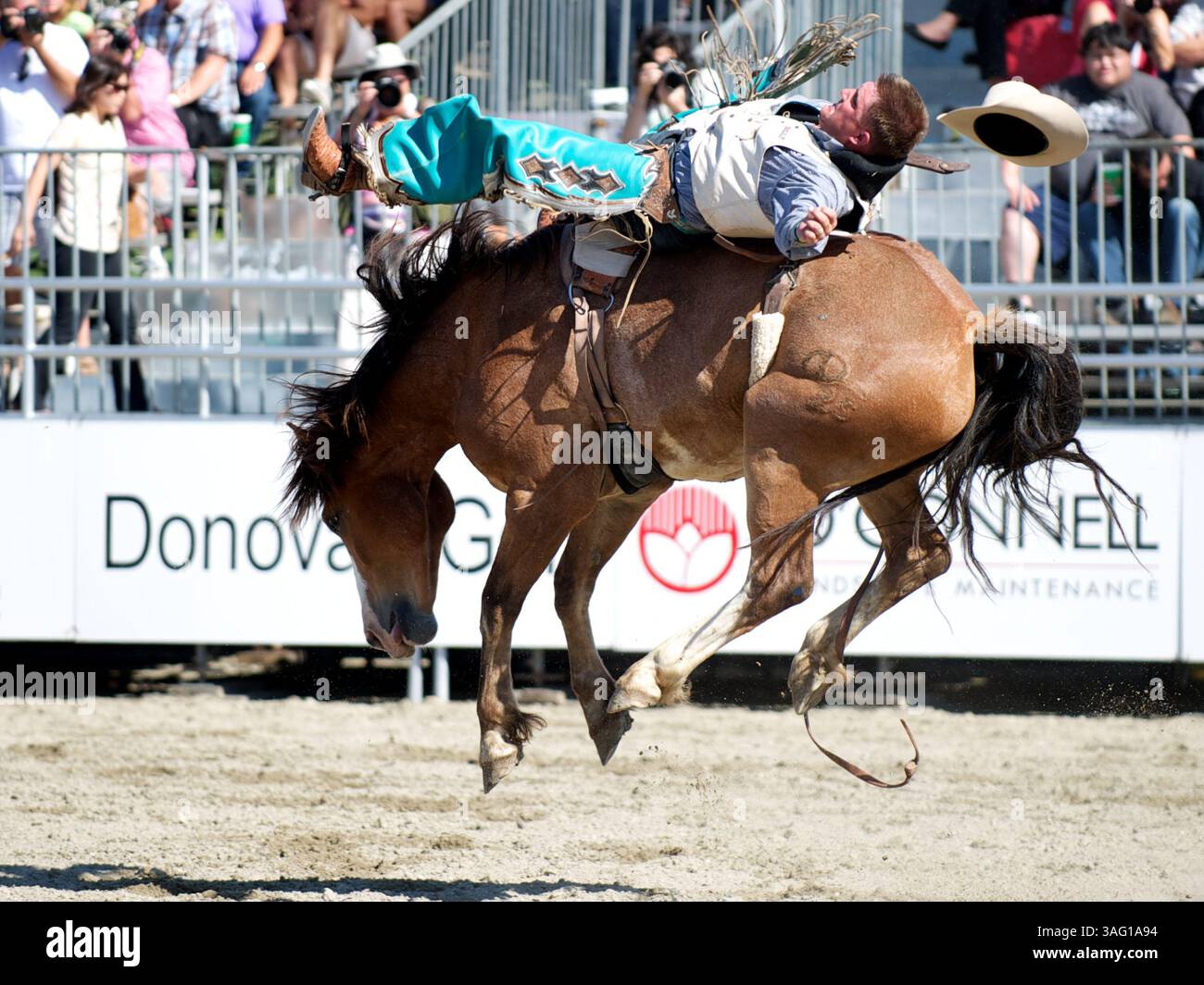 25. August 2012 - San Juan Capistrano, Kalifornien, USA - Bareback-Fahrer Heath Ford of Slocum, TX Rides Pinball Wizard bei der Rancho Mission Viejo Rodeo in San Juan Capistrano, CA. (Bild: © Matt Cohen/ZUMAPRESS.com) Stockfoto