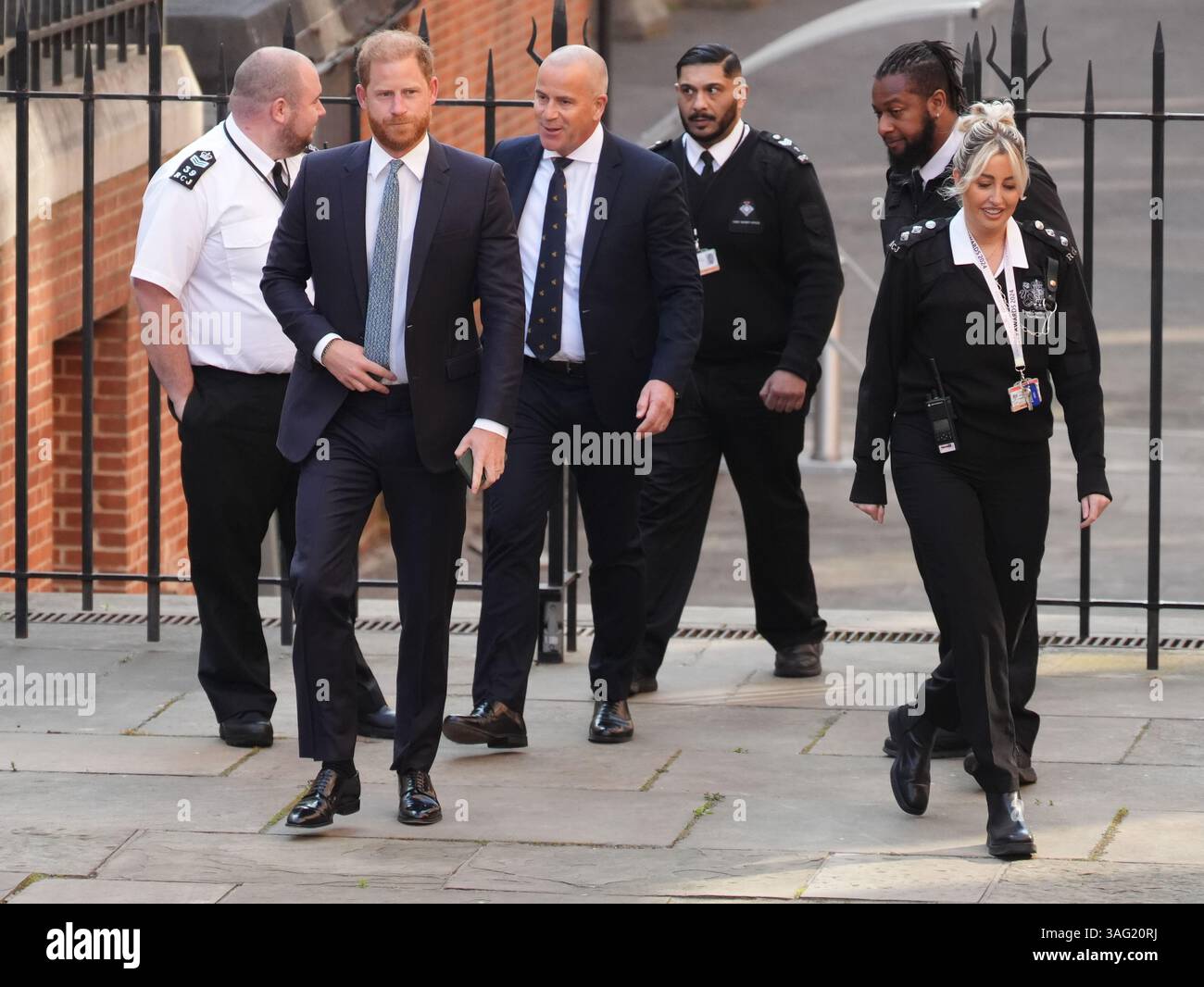 Der Duke of Sussex trifft bei den Royal Courts of Justice in London ein, um seine Berufung gegen ein Urteil des High Court einzuleiten, das seine Klage gegen das Innenministerium wegen des Sicherheitsniveaus, das er während seines Aufenthalts im Vereinigten Königreich erhält, geltend zu machen. Bilddatum: Dienstag, 8. April 2025. Stockfoto