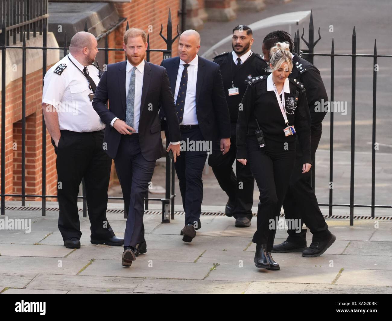 Der Duke of Sussex trifft bei den Royal Courts of Justice in London ein, um seine Berufung gegen ein Urteil des High Court einzuleiten, das seine Klage gegen das Innenministerium wegen des Sicherheitsniveaus, das er während seines Aufenthalts im Vereinigten Königreich erhält, geltend zu machen. Bilddatum: Dienstag, 8. April 2025. Stockfoto