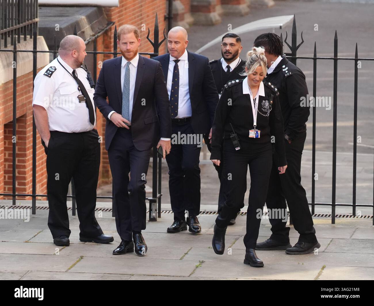 Der Duke of Sussex trifft bei den Royal Courts of Justice in London ein, um seine Berufung gegen ein Urteil des High Court einzuleiten, das seine Klage gegen das Innenministerium wegen des Sicherheitsniveaus, das er während seines Aufenthalts im Vereinigten Königreich erhält, geltend zu machen. Bilddatum: Dienstag, 8. April 2025. Stockfoto