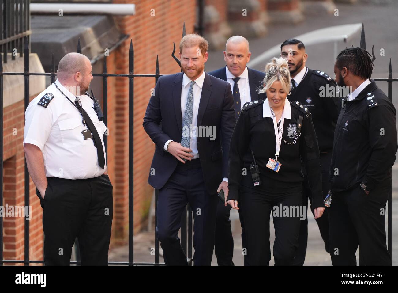 Der Duke of Sussex trifft bei den Royal Courts of Justice in London ein, um seine Berufung gegen ein Urteil des High Court einzuleiten, das seine Klage gegen das Innenministerium wegen des Sicherheitsniveaus, das er während seines Aufenthalts im Vereinigten Königreich erhält, geltend zu machen. Bilddatum: Dienstag, 8. April 2025. Stockfoto
