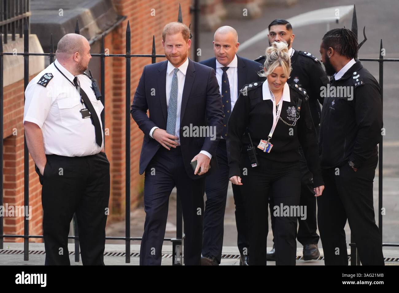 Der Duke of Sussex trifft bei den Royal Courts of Justice in London ein, um seine Berufung gegen ein Urteil des High Court einzuleiten, das seine Klage gegen das Innenministerium wegen des Sicherheitsniveaus, das er während seines Aufenthalts im Vereinigten Königreich erhält, geltend zu machen. Bilddatum: Dienstag, 8. April 2025. Stockfoto