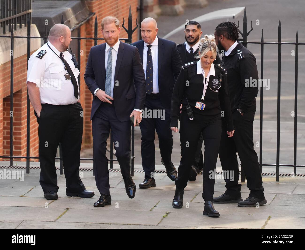 Der Duke of Sussex trifft bei den Royal Courts of Justice in London ein, um seine Berufung gegen ein Urteil des High Court einzuleiten, das seine Klage gegen das Innenministerium wegen des Sicherheitsniveaus, das er während seines Aufenthalts im Vereinigten Königreich erhält, geltend zu machen. Bilddatum: Dienstag, 8. April 2025. Stockfoto