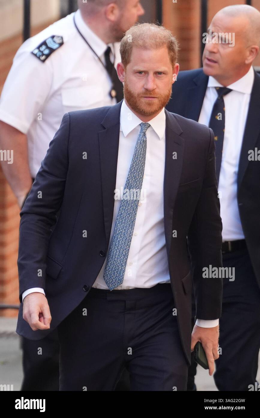 Der Duke of Sussex trifft bei den Royal Courts of Justice in London ein, um seine Berufung gegen ein Urteil des High Court einzuleiten, das seine Klage gegen das Innenministerium wegen des Sicherheitsniveaus, das er während seines Aufenthalts im Vereinigten Königreich erhält, geltend zu machen. Bilddatum: Dienstag, 8. April 2025. Stockfoto