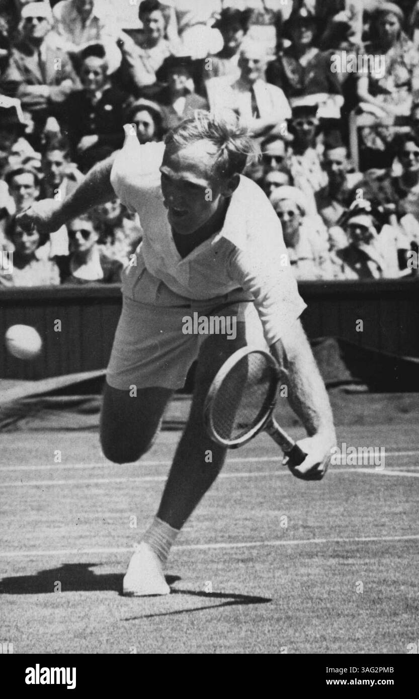 Australier Besiegt Südafrika In Wimbledon Championships. Foto zeigt: John Bromwich (Australien) im Spiel gegen E. Fannin (S. Afrika) in den Herren-Singles der Wimbledon Lawn Tennis Championships. Bromwich gewann mit 6:1, 6:4, 6:1. S.&.G. Juni 1949. (Foto: Sports and General Press Agency Limited) Stockfoto