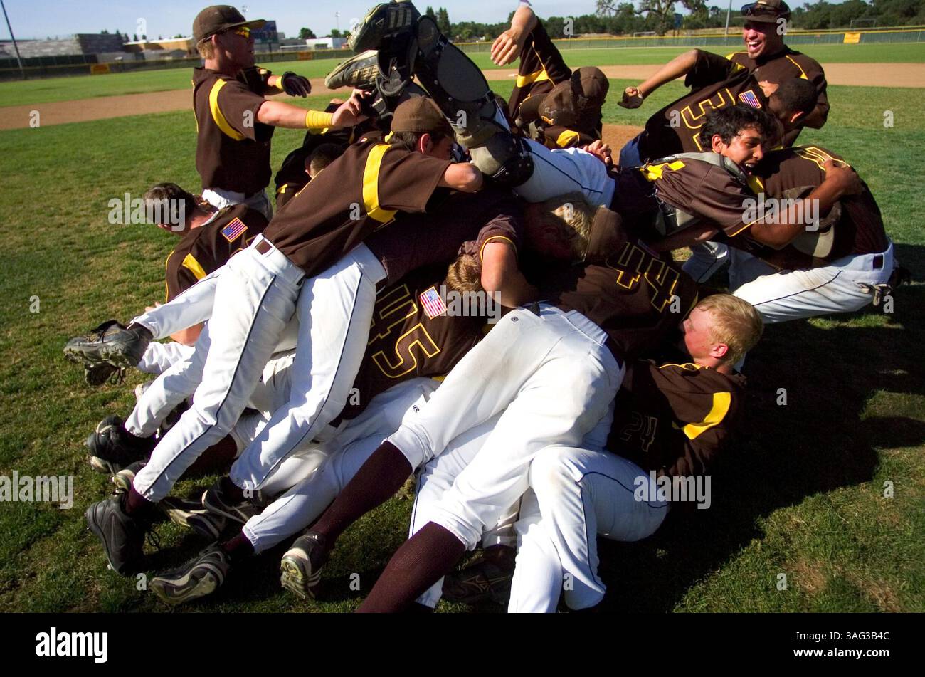 Die Yuba City Honkers feiern 2007 ihren CIF SAC-Joaquin Division III Meisterschaftssieg über die Bella Vista (Bild: Sacramento Bee/ZUMAPRESS.com) Stockfoto