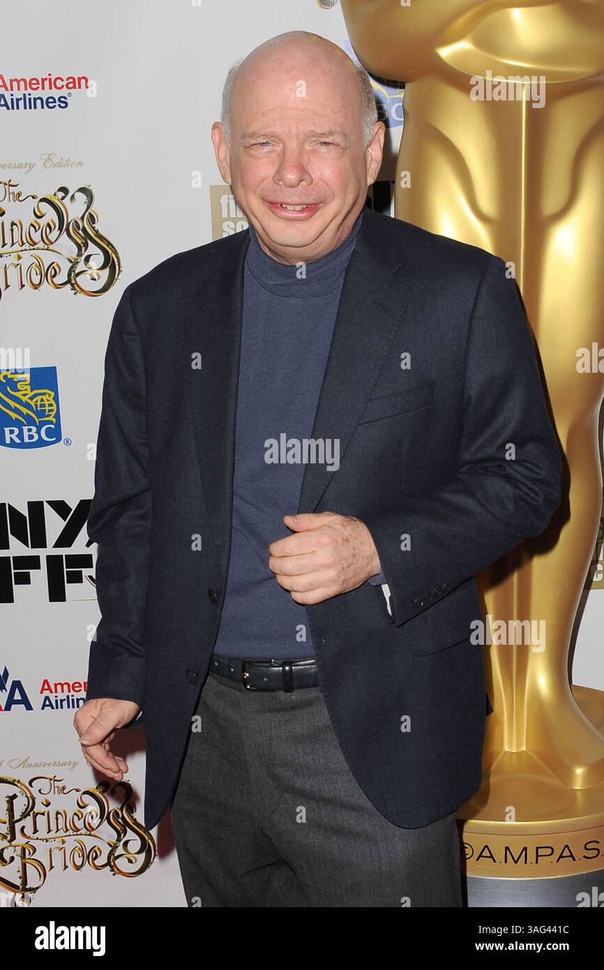Oktober 2012 - New York, NY, USA - WWW.ACEPIXS.COM . . . . . . 2. Oktober 2012...New York City....Wallace Shawn nimmt am 25. Jahrestag der Filmvorführung und Besetzung von 'The Princess Bride' während des 50. New York Film Festivals am 2. Oktober 2012 in der Alice Tully Hall in New York City Teil...Bitte geben Sie an: KRISTIN CALLAHAN - ACEPIXS.COM. . . . . . . . . . . . . . . . . . . . . . . . . . . . ..Ace Pictures, Inc.: ..Tel.: (212) 243 8787 oder (646) 769 0430..E-Mail: info@acepixs.com..Web: http://www.acepixs.com (Kreditbild: © Kristin Callahan - Ace Pictures/Ace Pictures/ZUMAPRESS.com) Stockfoto