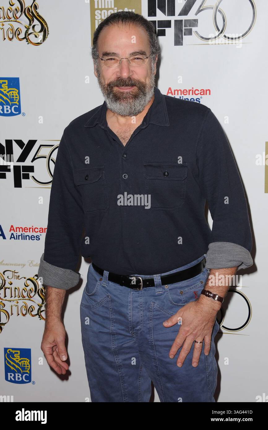 Oktober 2012 - New York, NY, USA - WWW.ACEPIXS.COM . . . . . . 2. Oktober 2012...New York City....Mandy Patinkin nimmt am 25. Jahrestag der Filmvorführung und Besetzung von 'The Princess Bride' während des 50. New York Film Festivals am 2. Oktober 2012 in der Alice Tully Hall in New York City Teil...Bitte geben Sie an: KRISTIN CALLAHAN - ACEPIXS.COM... . . . . ..Ace Pictures, Inc.: ..Tel.: (212) 243 8787 oder (646) 769 0430..E-Mail: info@acepixs.com..Web: http://www.acepixs.com (Kreditbild: © Kristin Callahan - Ace Pictures/Ace Pictures/ZUMAPRESS.com) Stockfoto